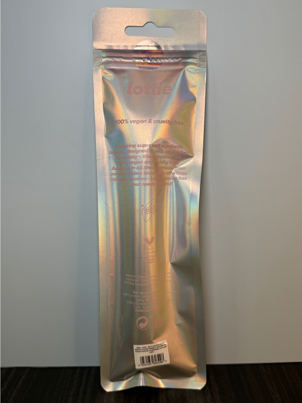 Lottie London LF015 Multi-Use Face Brush - 100% Vegan & Cruelty Free - Picture 2 of 2